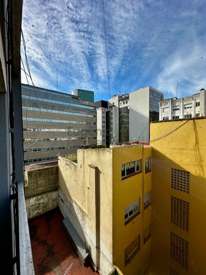 RECICLADO | Departamento 2 ambientes al contrafrente abierto con balcon | Zona Centro