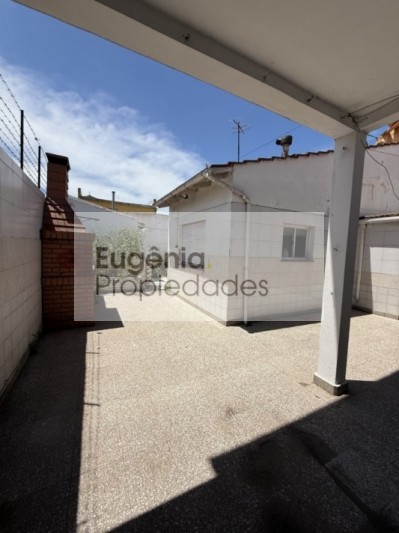 Chalet 4 ambientes con garage + departamento