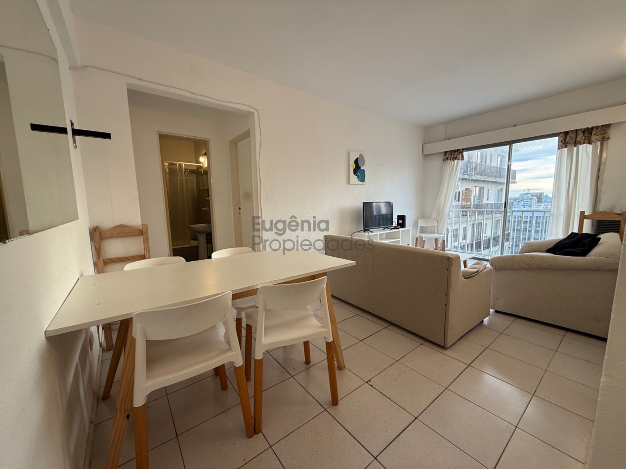 Reciclado| Departamento 2 ambientes al frente con vista panoramica | Arenales 2300 | Plaza Colon