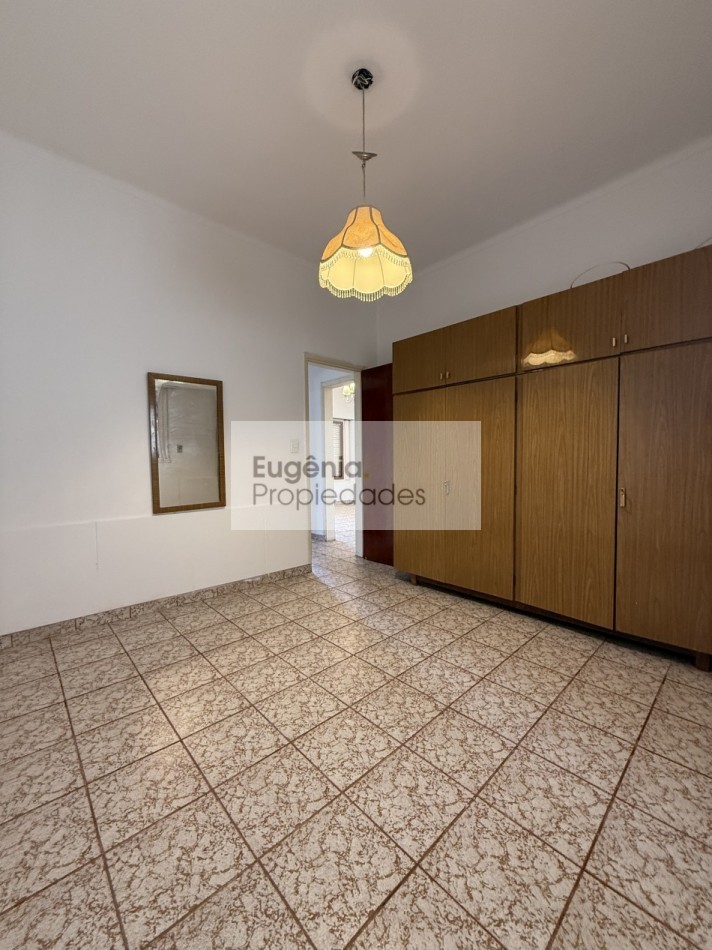 Chalet 4 ambientes con garage + departamento