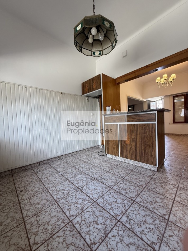 Chalet 4 ambientes con garage + departamento