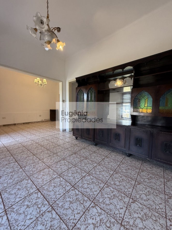 Chalet 4 ambientes con garage + departamento