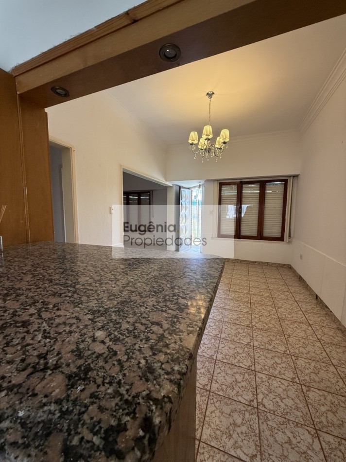 Chalet 4 ambientes con garage + departamento