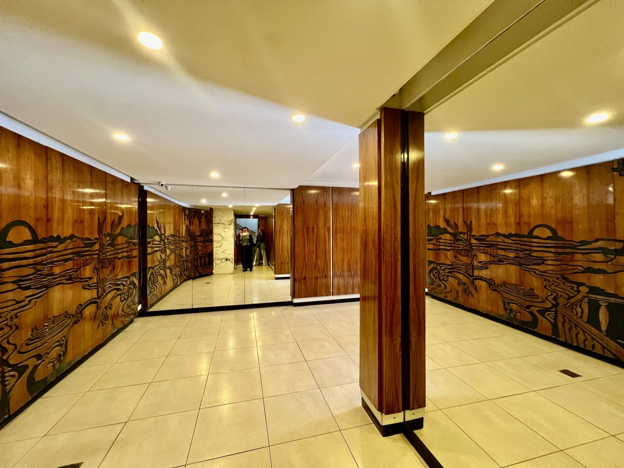 APTO CREDITO. 2 AMBIENTES EN MACROCENTRO SUPER LUMINOSO