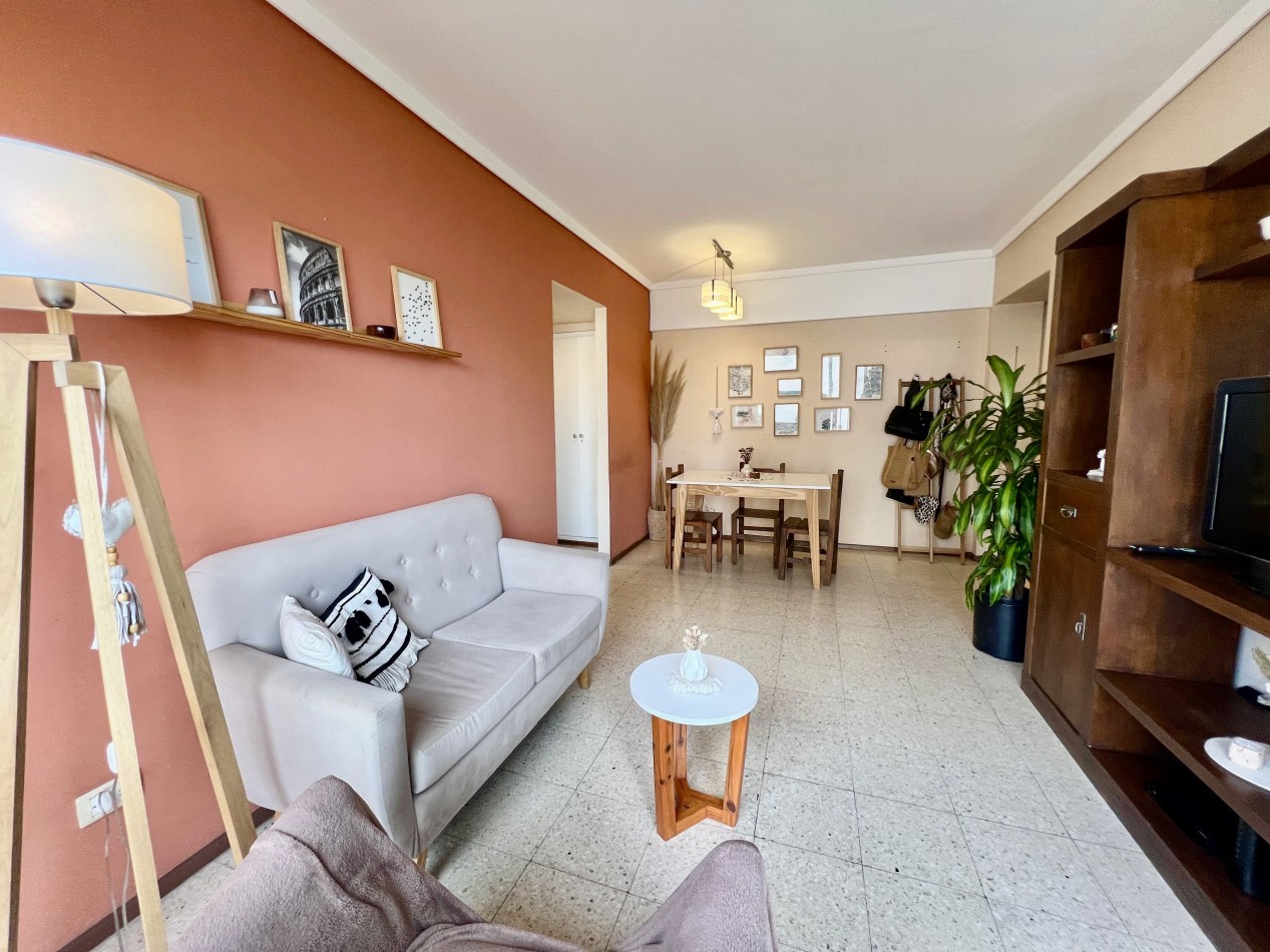 APTO CREDITO. 2 AMBIENTES EN MACROCENTRO SUPER LUMINOSO