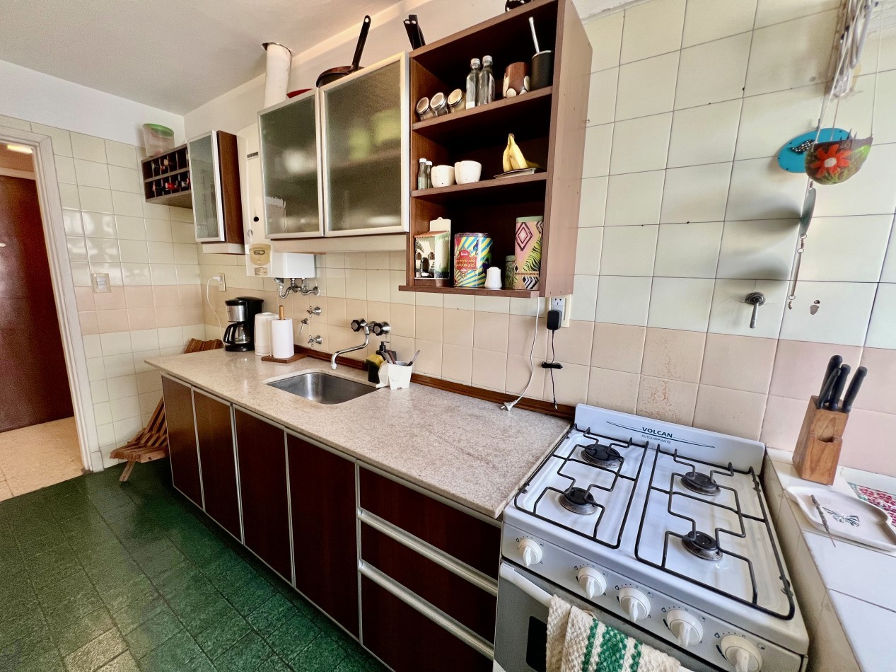 APTO CREDITO. 2 AMBIENTES EN MACROCENTRO SUPER LUMINOSO