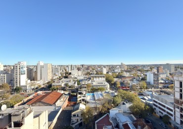 Departamento 4 ambientes en pleno centro - Piso alto con vista abierta