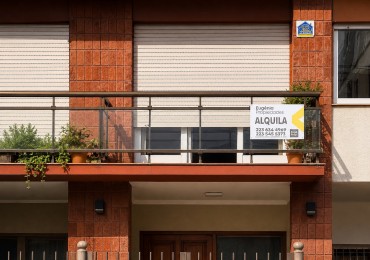 Alquiler 2 ambientes con cochera. Chauvin.