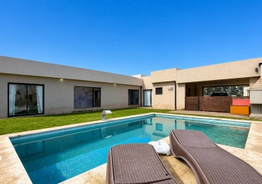 MODERNA CASA EN UNA PLANTA CON PISCINA | TIERRAS DEL MAR
