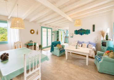 Casa Estilo Campo de 3 ambientes con amplio parque en San Eduardo del Mar