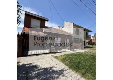 Chalet 4 ambientes con garage + departamento